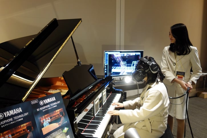 SENSORS展示エリア　日本テレビ放送網／ヤマハ VRピアノ演奏視聴システム「テオミルン」